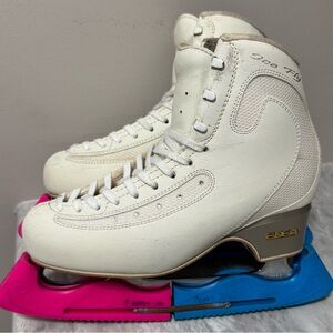 Edea Ice Skates with Pattern 99 blades